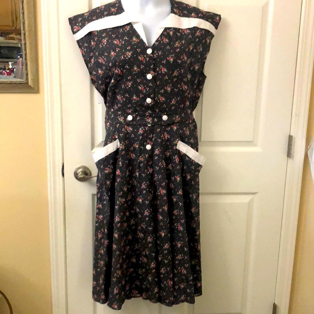 Unique vintage black dots with floral dress size 2XL. NWT